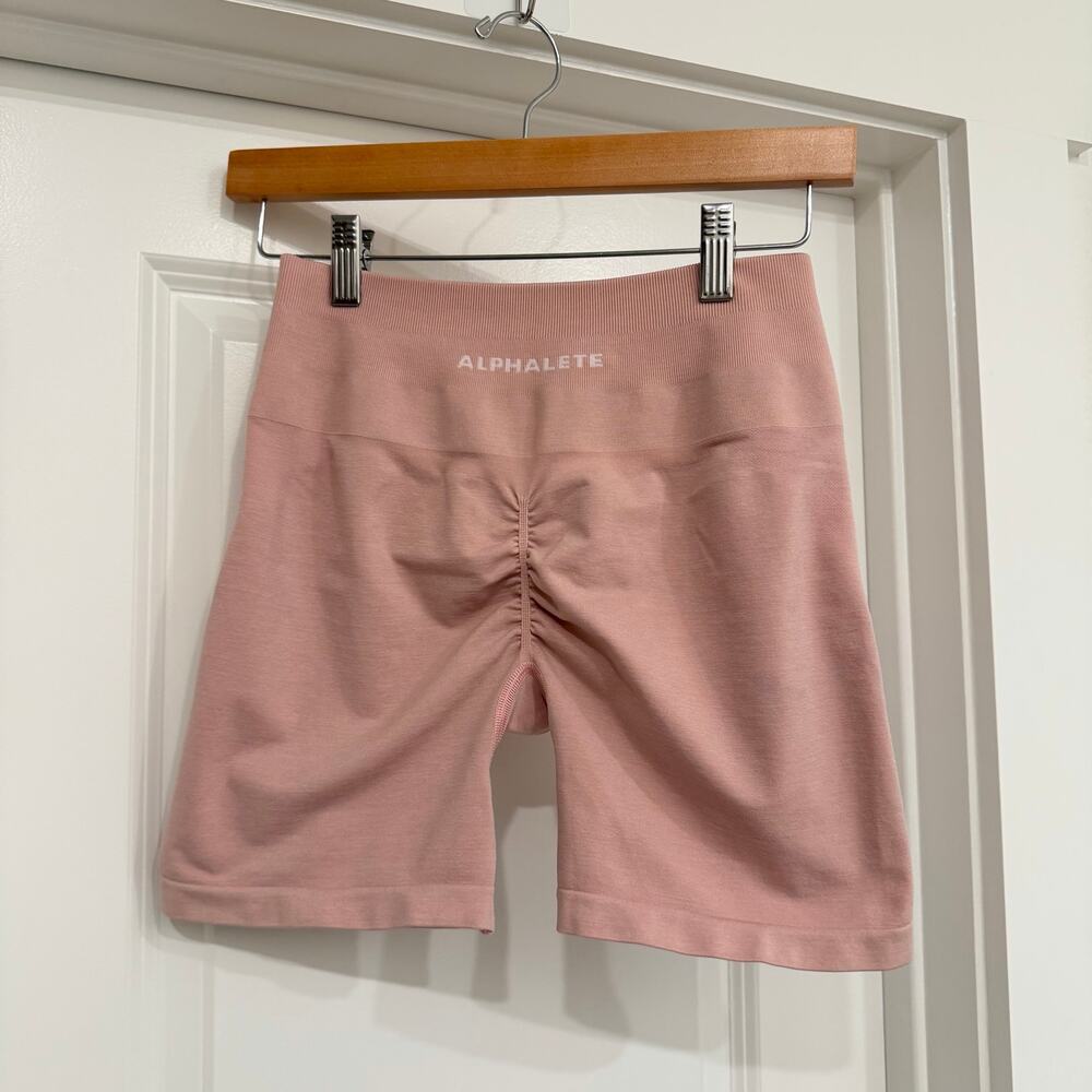 Alphalete Amplify Short 4.5" in Blossom Pink Size Large